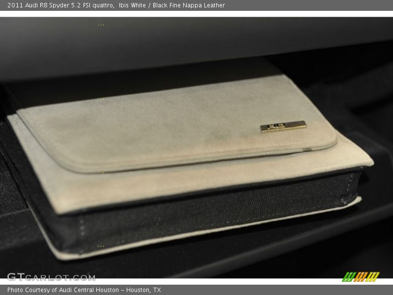 Books/Manuals of 2011 R8 Spyder 5.2 FSI quattro