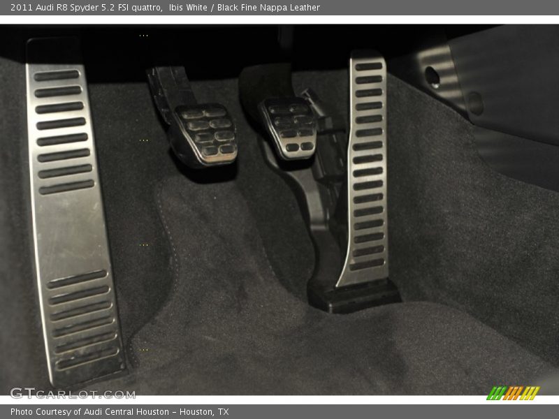 Foot Controls - 2011 Audi R8 Spyder 5.2 FSI quattro