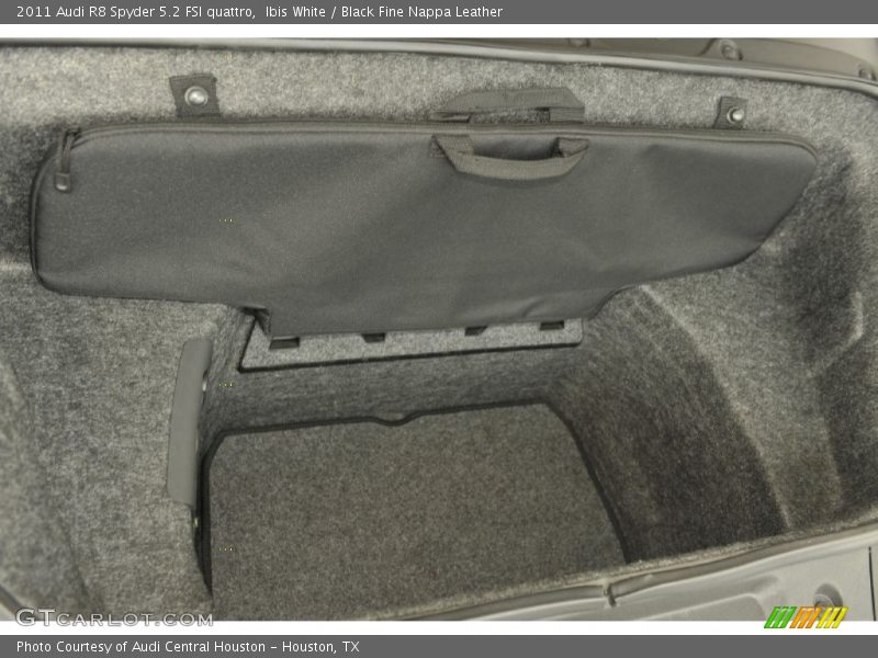  2011 R8 Spyder 5.2 FSI quattro Trunk