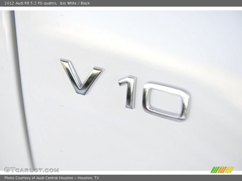  2012 R8 5.2 FSI quattro Logo