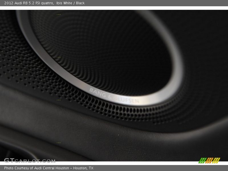 Ibis White / Black 2012 Audi R8 5.2 FSI quattro