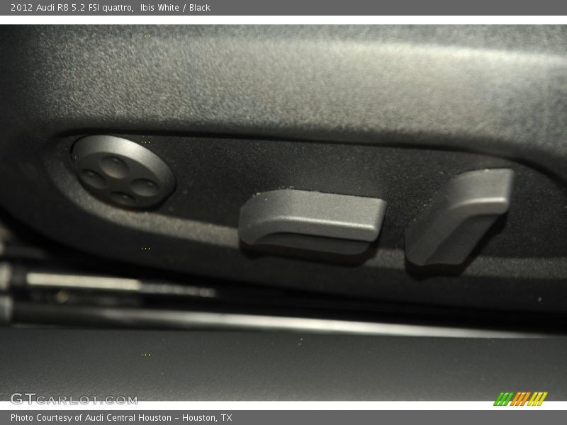 Controls of 2012 R8 5.2 FSI quattro
