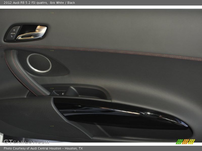 Ibis White / Black 2012 Audi R8 5.2 FSI quattro