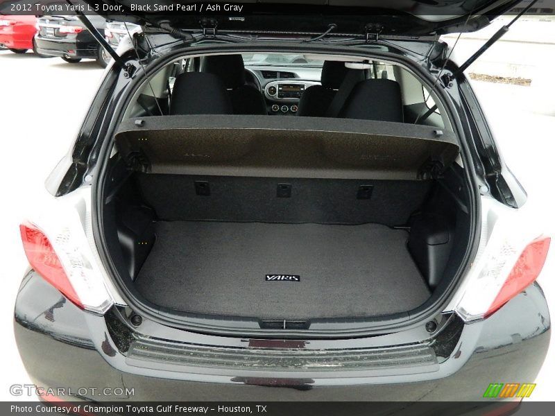  2012 Yaris L 3 Door Trunk