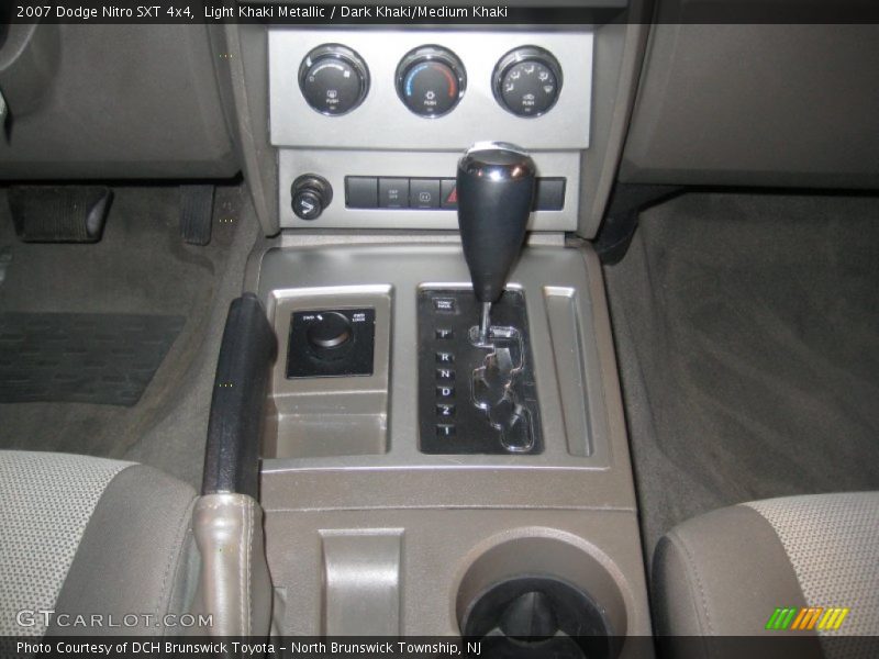 Light Khaki Metallic / Dark Khaki/Medium Khaki 2007 Dodge Nitro SXT 4x4