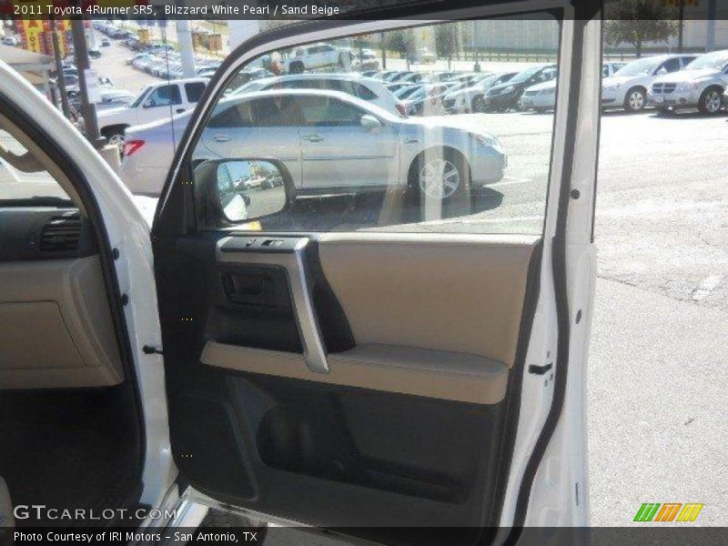 Blizzard White Pearl / Sand Beige 2011 Toyota 4Runner SR5