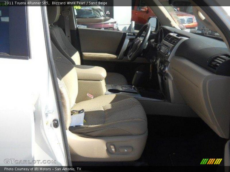 Blizzard White Pearl / Sand Beige 2011 Toyota 4Runner SR5