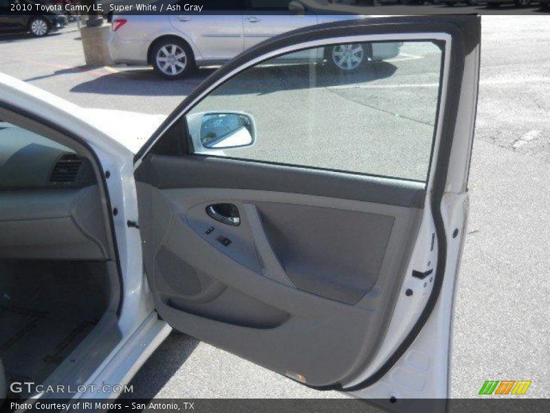 Super White / Ash Gray 2010 Toyota Camry LE