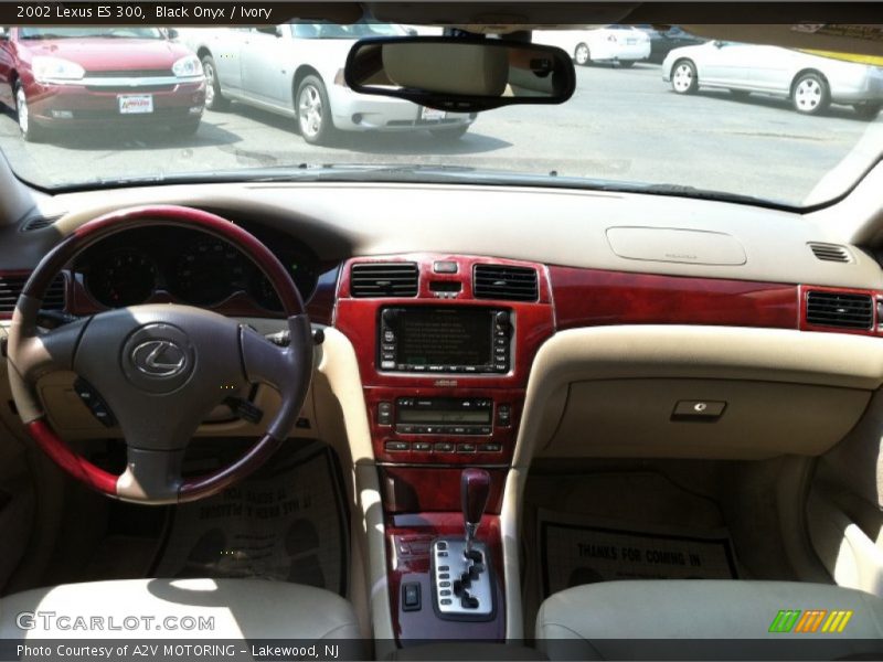 Black Onyx / Ivory 2002 Lexus ES 300
