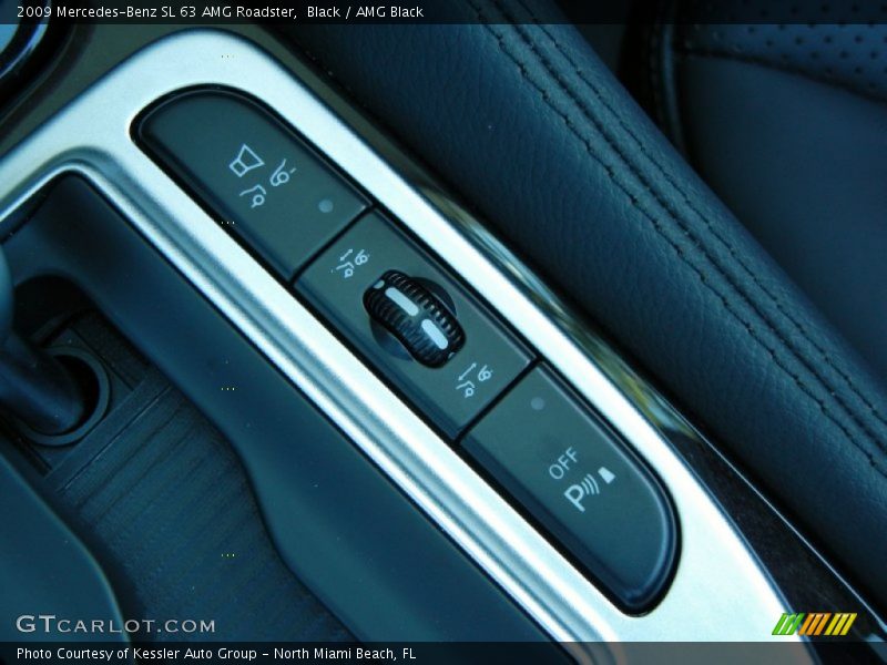 Controls of 2009 SL 63 AMG Roadster