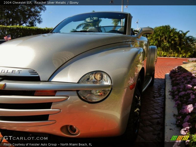 Ricochet Silver Metallic / Ebony 2004 Chevrolet SSR