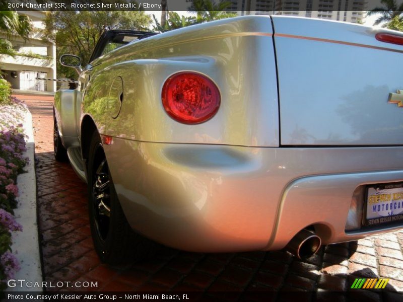 Ricochet Silver Metallic / Ebony 2004 Chevrolet SSR