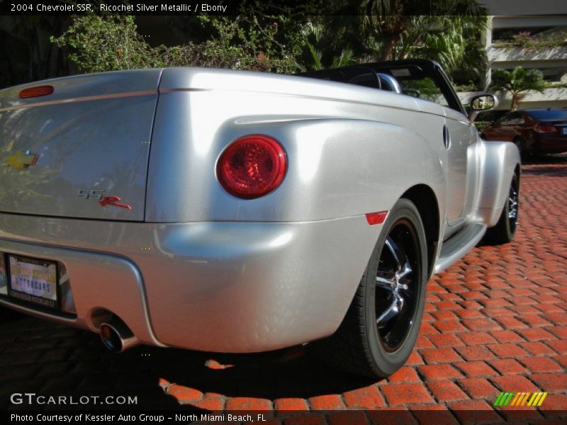 Ricochet Silver Metallic / Ebony 2004 Chevrolet SSR