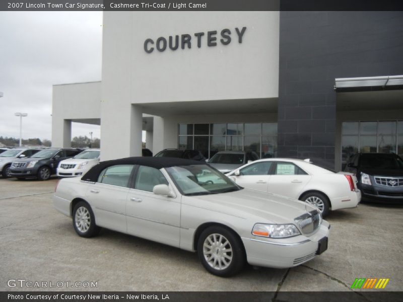 Cashmere Tri-Coat / Light Camel 2007 Lincoln Town Car Signature