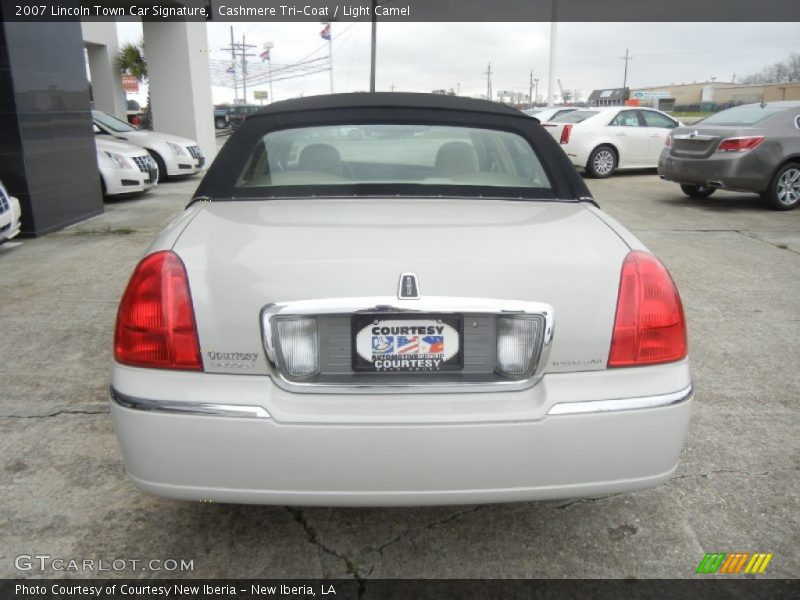 Cashmere Tri-Coat / Light Camel 2007 Lincoln Town Car Signature