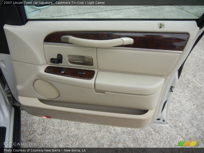 Cashmere Tri-Coat / Light Camel 2007 Lincoln Town Car Signature