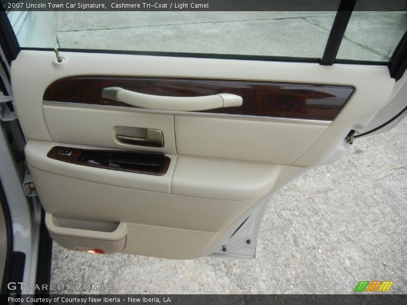 Cashmere Tri-Coat / Light Camel 2007 Lincoln Town Car Signature