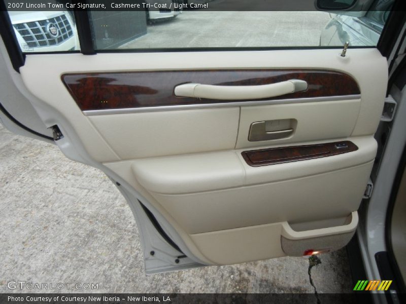 Cashmere Tri-Coat / Light Camel 2007 Lincoln Town Car Signature