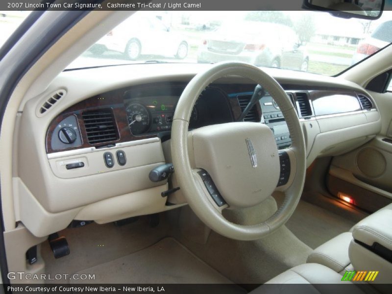 Cashmere Tri-Coat / Light Camel 2007 Lincoln Town Car Signature
