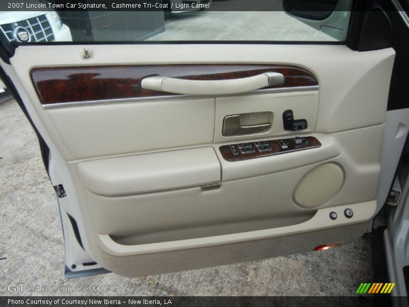 Cashmere Tri-Coat / Light Camel 2007 Lincoln Town Car Signature