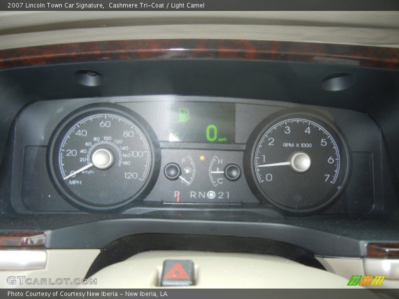 Cashmere Tri-Coat / Light Camel 2007 Lincoln Town Car Signature