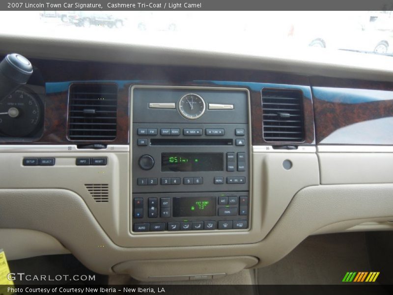 Cashmere Tri-Coat / Light Camel 2007 Lincoln Town Car Signature