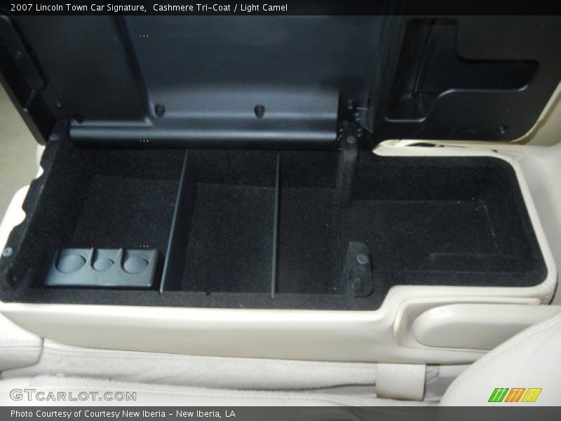 Cashmere Tri-Coat / Light Camel 2007 Lincoln Town Car Signature
