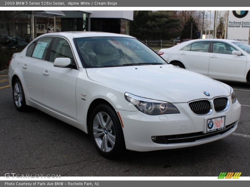 Alpine White / Cream Beige 2009 BMW 5 Series 528xi Sedan