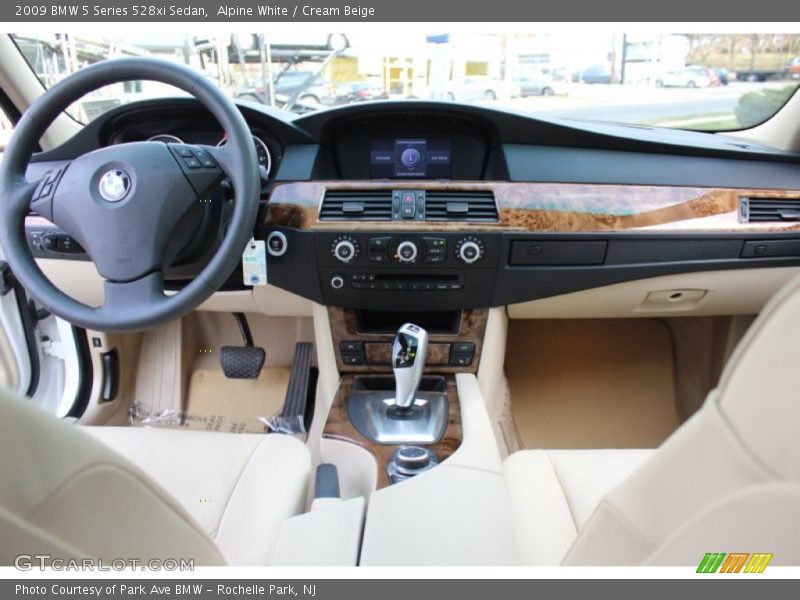 Alpine White / Cream Beige 2009 BMW 5 Series 528xi Sedan