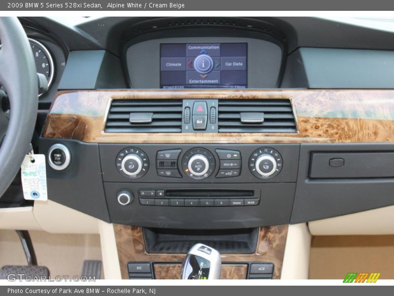 Alpine White / Cream Beige 2009 BMW 5 Series 528xi Sedan