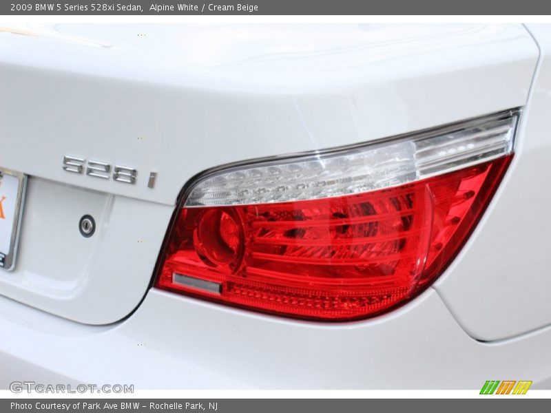 Alpine White / Cream Beige 2009 BMW 5 Series 528xi Sedan