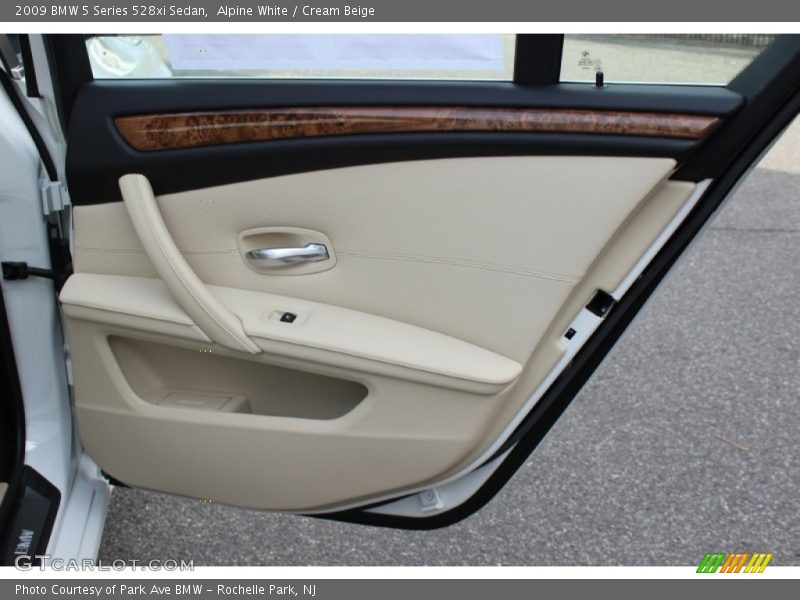 Alpine White / Cream Beige 2009 BMW 5 Series 528xi Sedan