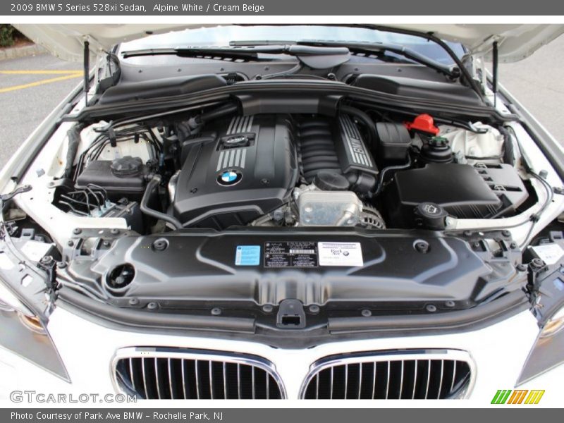 Alpine White / Cream Beige 2009 BMW 5 Series 528xi Sedan