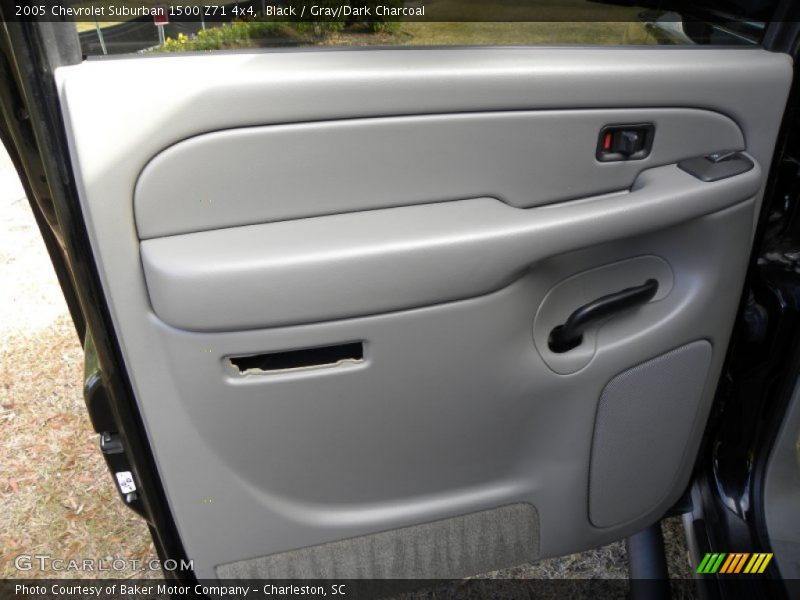 Black / Gray/Dark Charcoal 2005 Chevrolet Suburban 1500 Z71 4x4