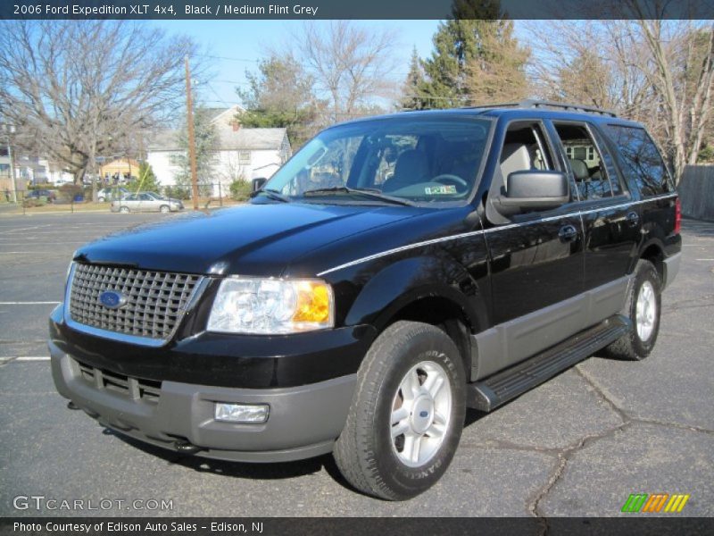 Front 3/4 View of 2006 Expedition XLT 4x4