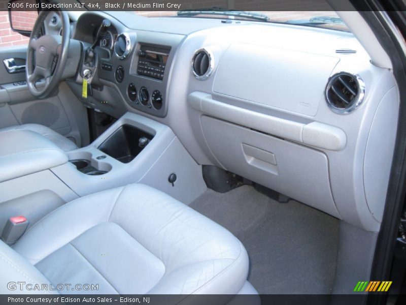 Black / Medium Flint Grey 2006 Ford Expedition XLT 4x4