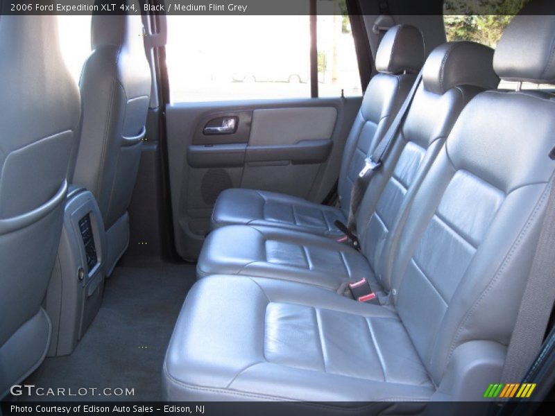 Black / Medium Flint Grey 2006 Ford Expedition XLT 4x4