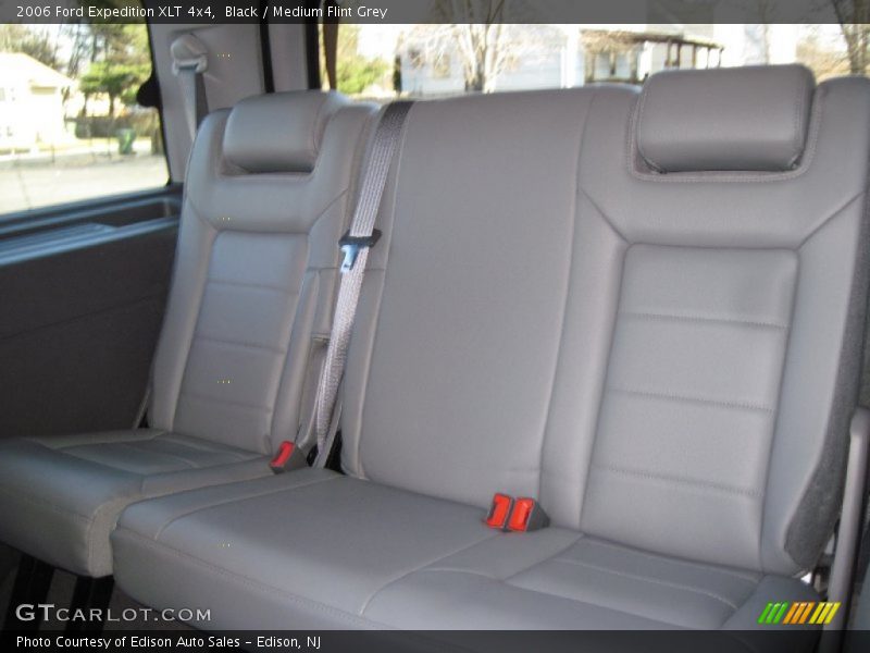 Black / Medium Flint Grey 2006 Ford Expedition XLT 4x4