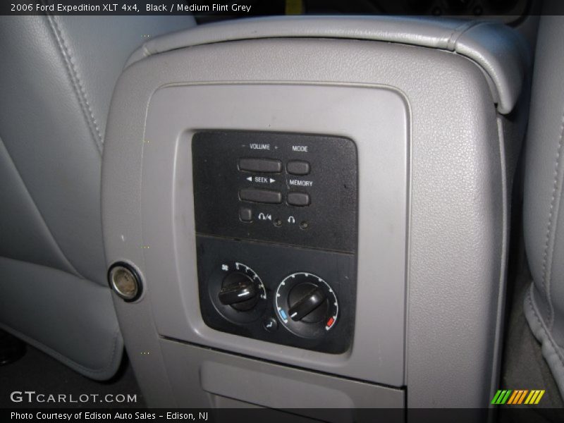 Black / Medium Flint Grey 2006 Ford Expedition XLT 4x4