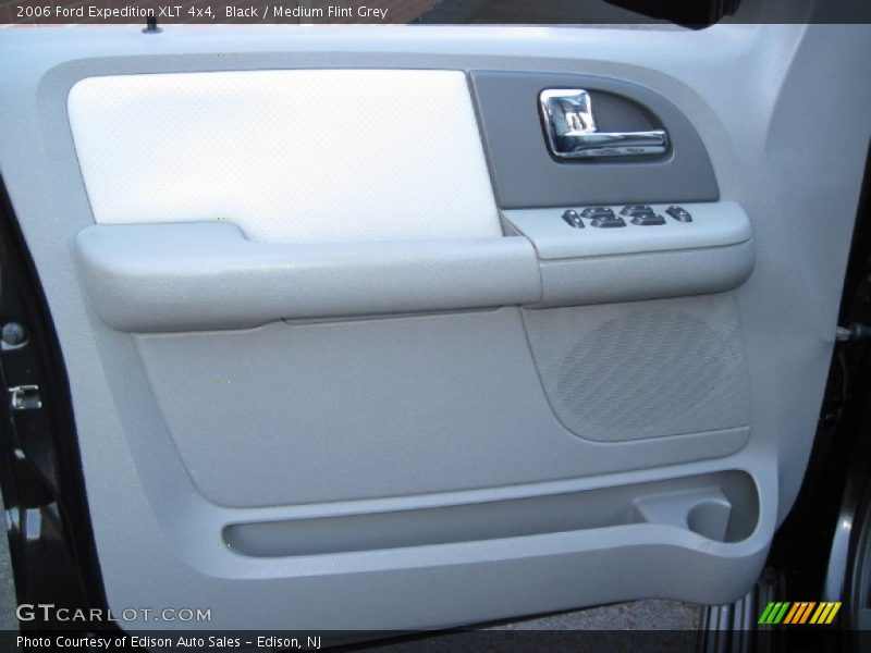 Black / Medium Flint Grey 2006 Ford Expedition XLT 4x4