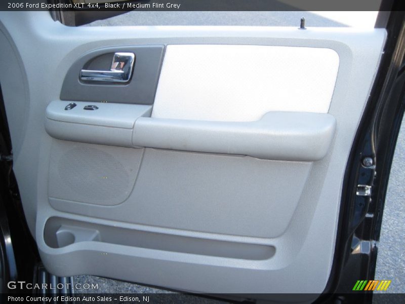 Black / Medium Flint Grey 2006 Ford Expedition XLT 4x4