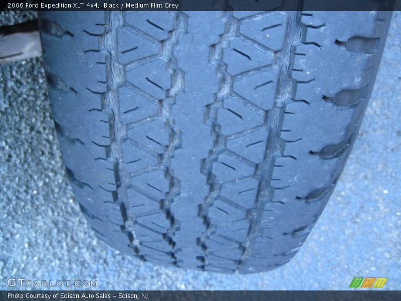 Black / Medium Flint Grey 2006 Ford Expedition XLT 4x4