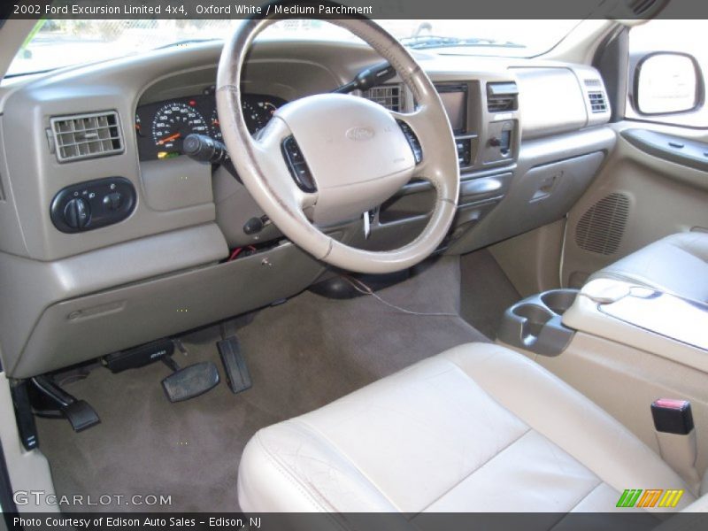 Dashboard of 2002 Excursion Limited 4x4