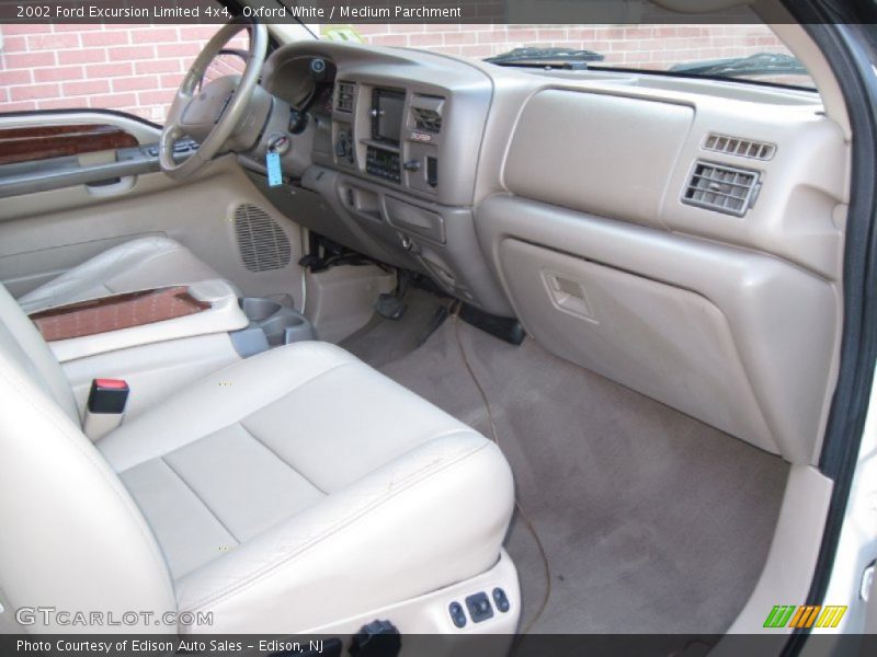 Dashboard of 2002 Excursion Limited 4x4