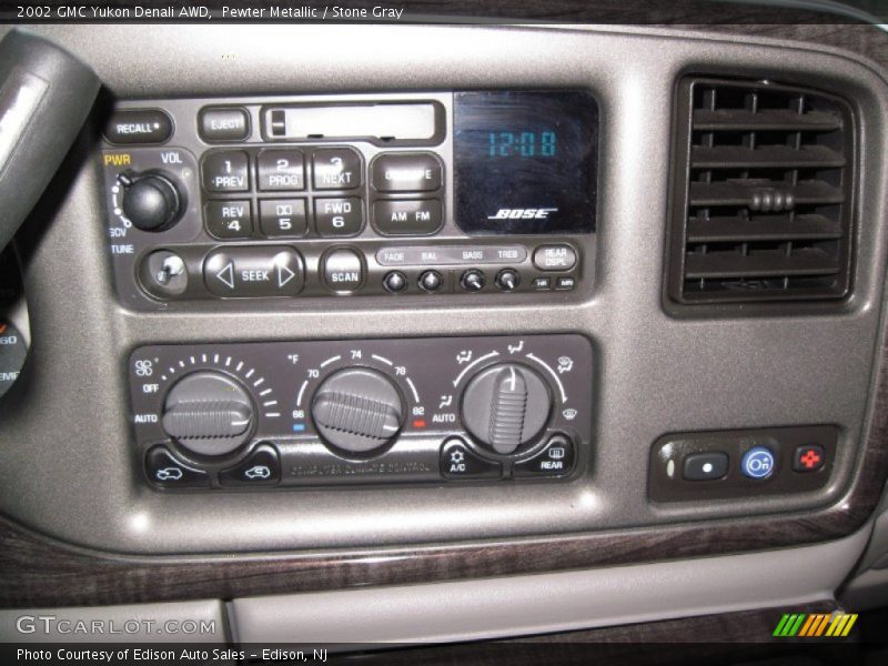 Controls of 2002 Yukon Denali AWD
