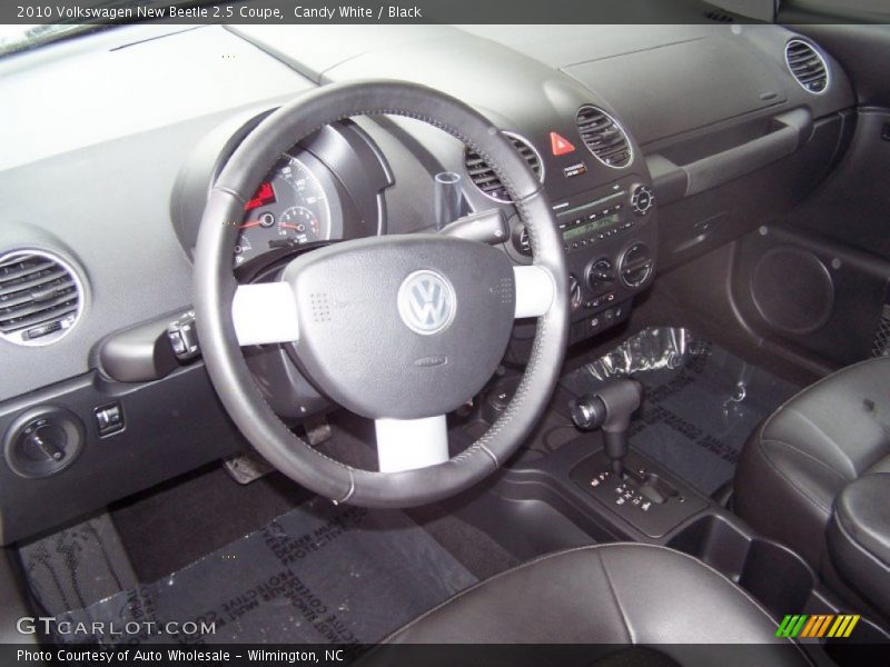Candy White / Black 2010 Volkswagen New Beetle 2.5 Coupe