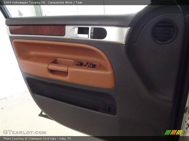 Campanella White / Teak 2004 Volkswagen Touareg V8