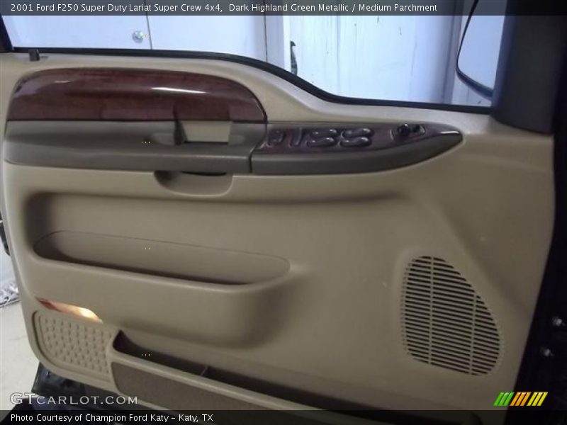 Dark Highland Green Metallic / Medium Parchment 2001 Ford F250 Super Duty Lariat Super Crew 4x4