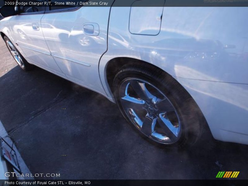Stone White / Dark Slate Gray 2009 Dodge Charger R/T
