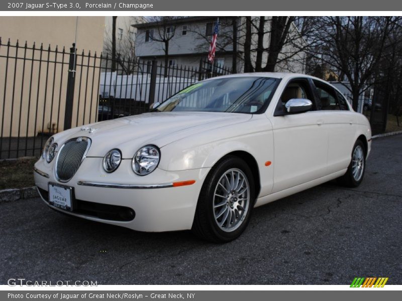 Porcelain / Champagne 2007 Jaguar S-Type 3.0